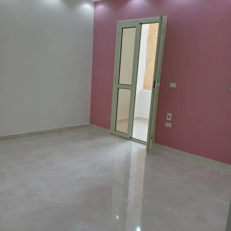 شقة للبيع بمساحة 125 متر و غرفتان في حدائق الأهرام الجيزة - صورة 3