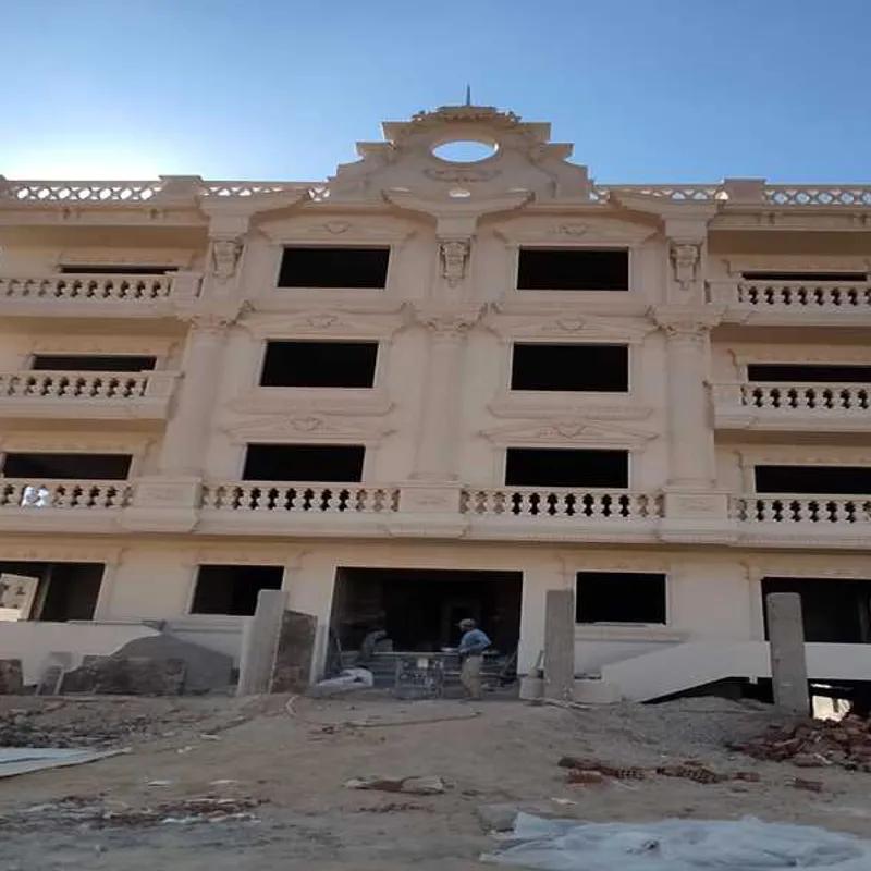 شقة بحديقة للبيع بمساحة 240 متر و 4 غرف في الجيزة الجيزة