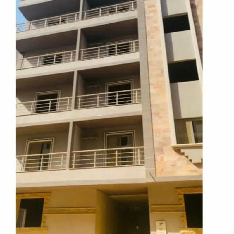 Apartment with garden for sale with an data.area 135 meters and 3 data.rooms in Cairo - Image 3