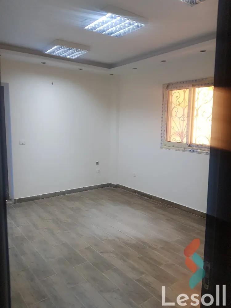 شقة بحديقة للايجار الشهري بمساحة 550 متر و 9 غرف في التجمع الاول القاهرة