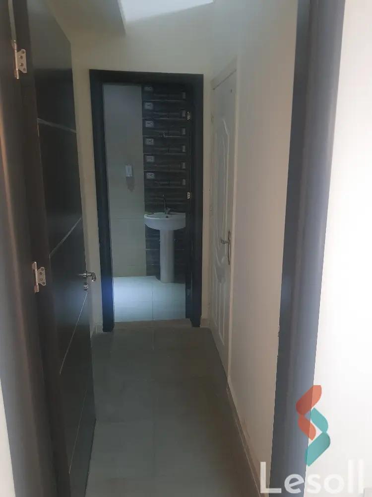 شقة بحديقة للايجار الشهري بمساحة 550 متر و 9 غرف في التجمع الاول القاهرة