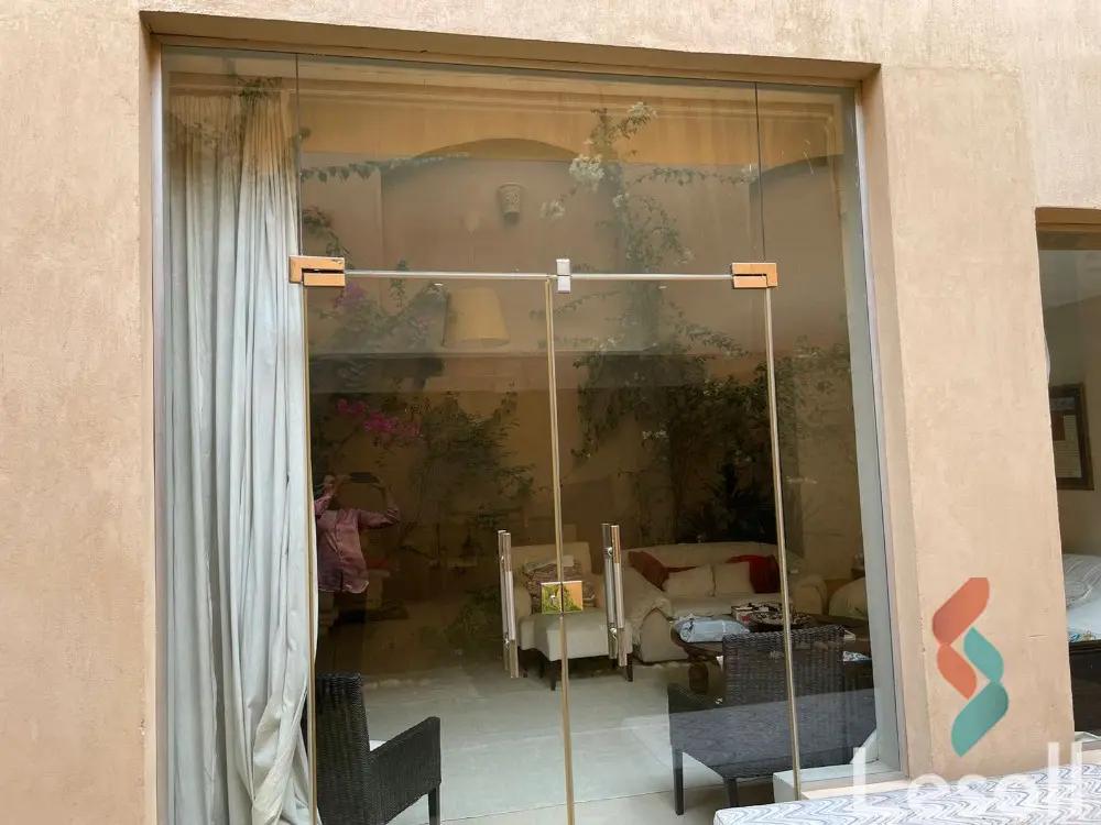 شقة بحديقة للبيع بمساحة 210 متر و 3 غرف في التجمع الاول القاهرة