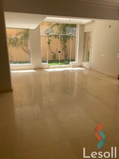 شقة بحديقة للبيع بمساحة 210 متر و 3 غرف في التجمع الاول القاهرة