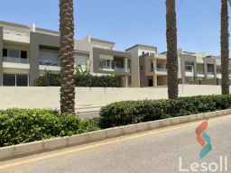 فيلا لقطة للبيع بكمبوند هايد بارك بقلب التجمع الخامس