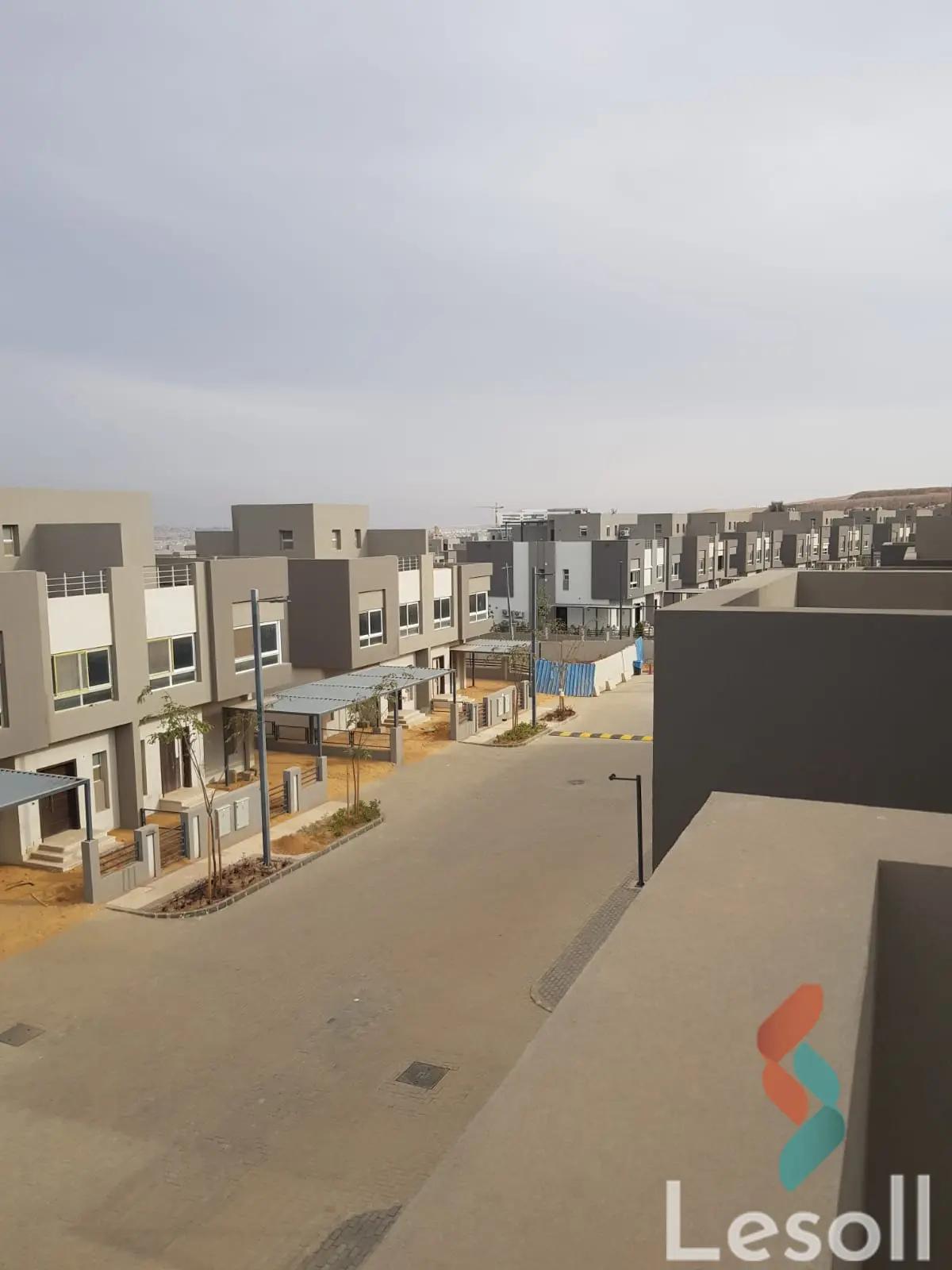Townhouse for sale with an area 313 meters and 4 rooms in Cheikh Zayed Giza - All Images