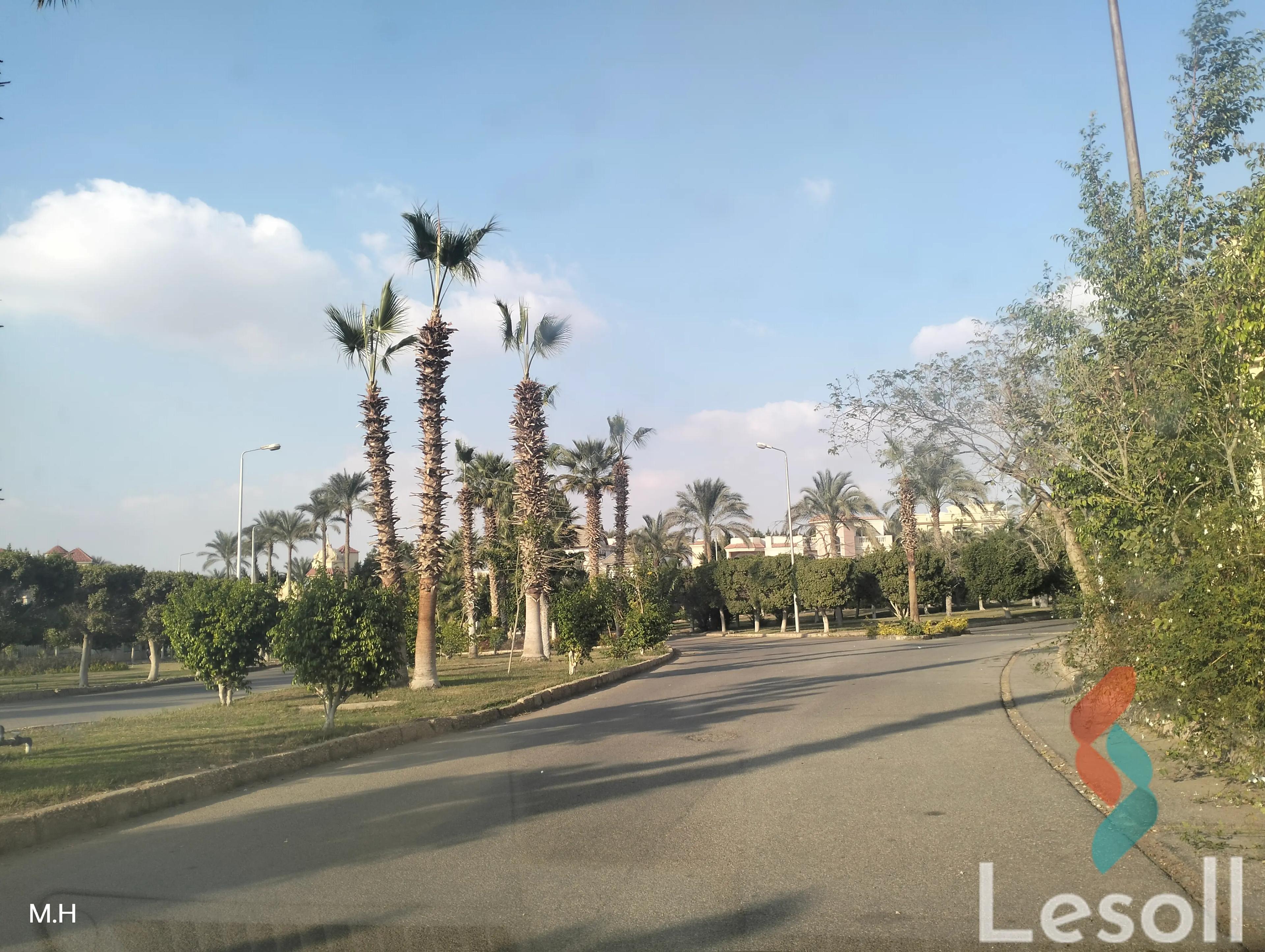 شقة بحديقة للبيع بمساحة 153 متر و 3 غرف في مدينة الشروق القاهرة