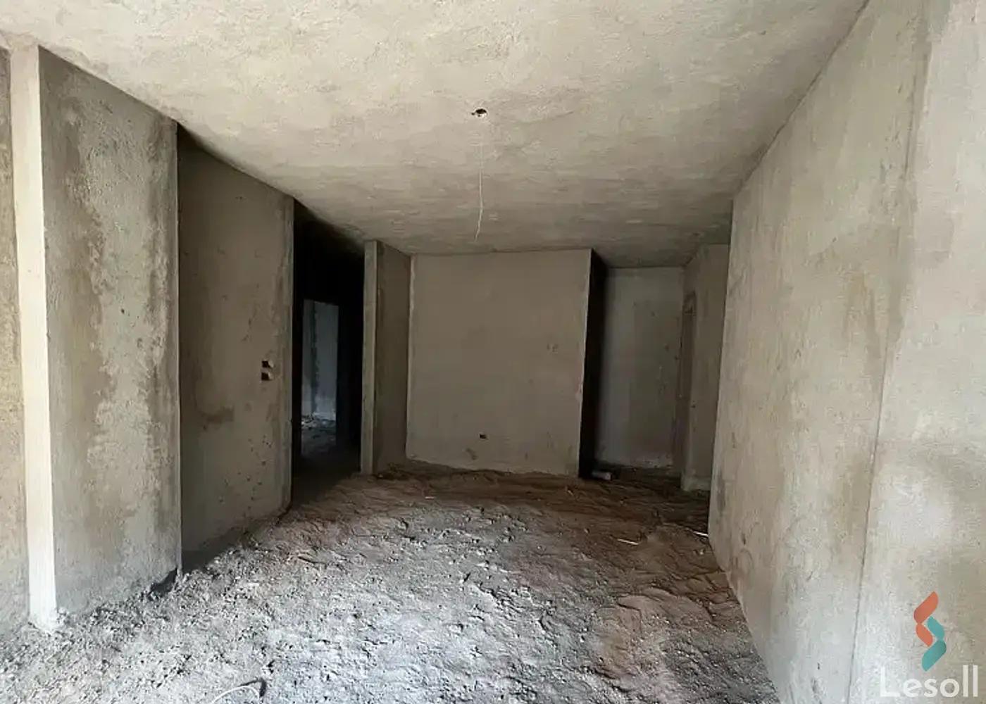 Apartment with garden for sale with an data.area 201 meters and 3 data.rooms in Obour Qaliubiya