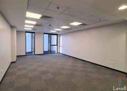 مكتب اداري للبيع مساحه56م داخل مول Hyde Park Business District