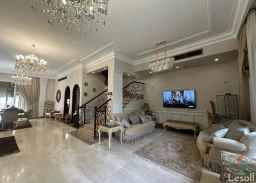 تاون هاوس للبيع ف مدينة الشروق