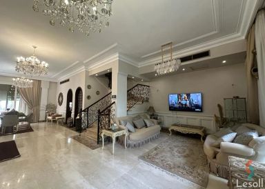 تاون هاوس للبيع بمساحة 220 متر و 6 غرف في مدينة الشروق القاهرة