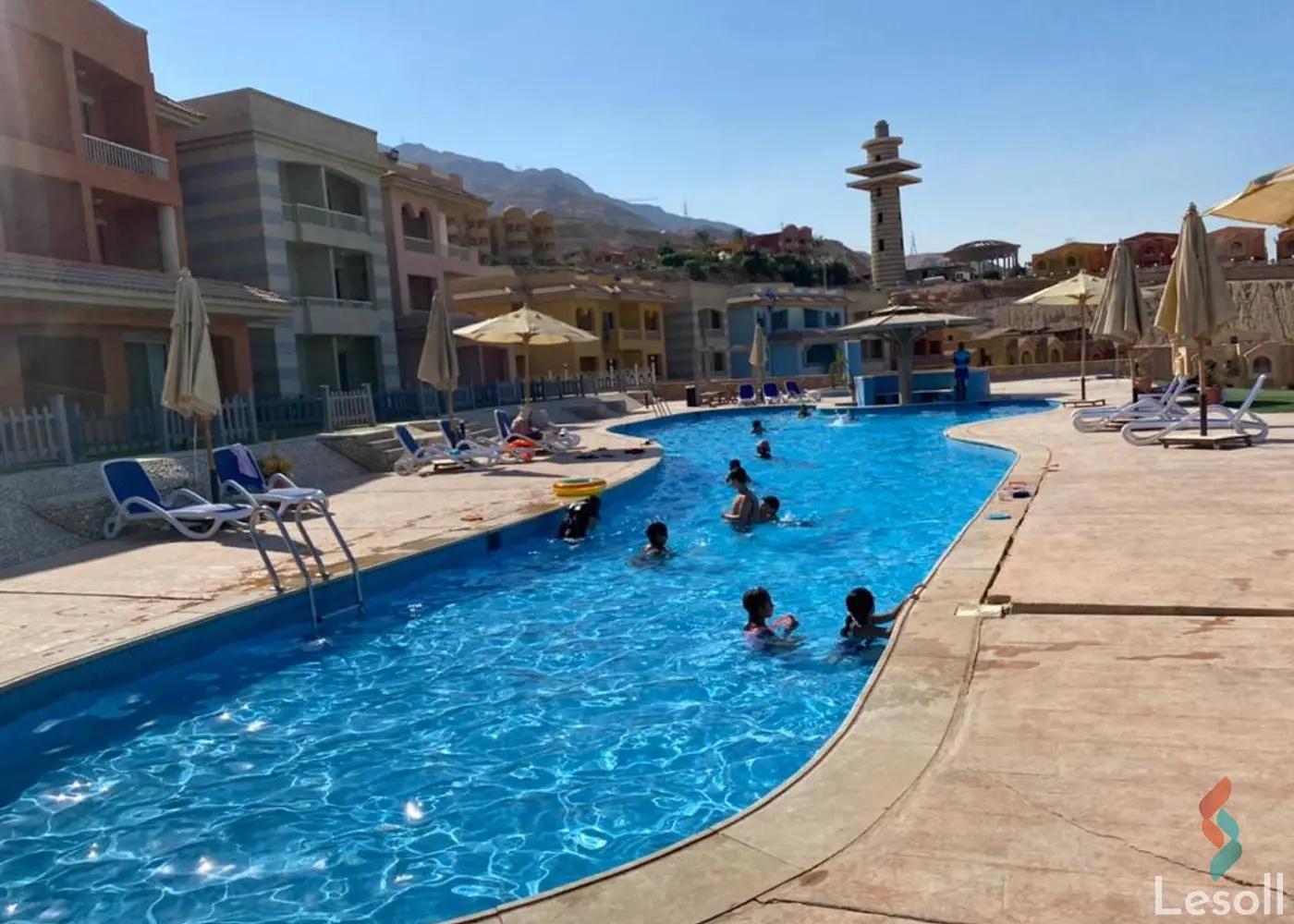 شقة بحديقة للبيع بمساحة 62 متر و 3 غرف في العين السخنة السويس