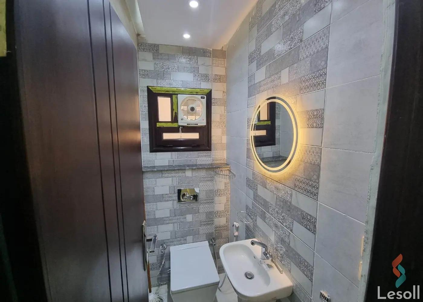 Apartment for daily rent with an data.area 170 meters and 3 rooms in Mohandessin Giza - Image 3