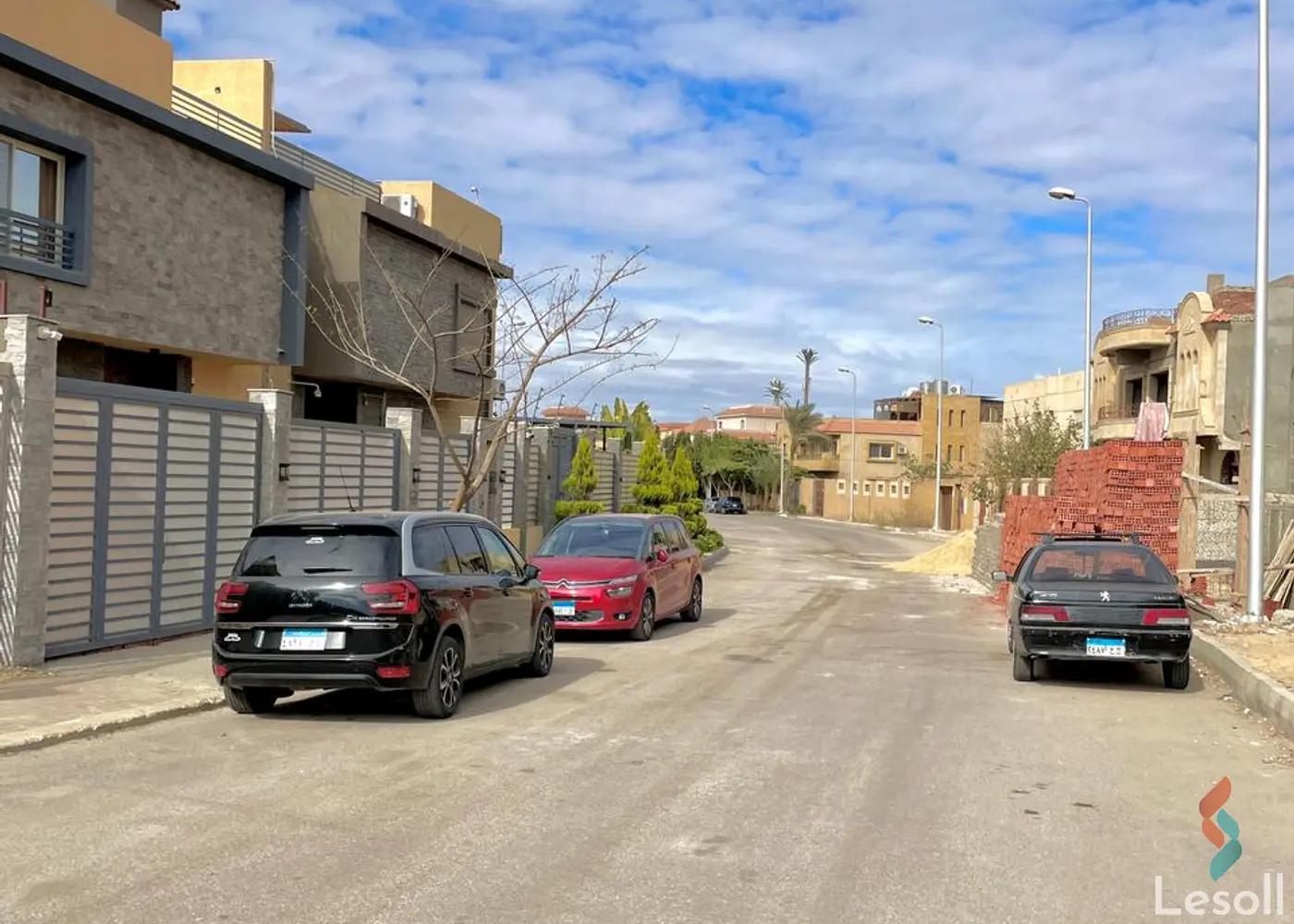 Apartment with garden for sale with an data.area 235 meters and 4 data.rooms in Cheikh Zayed Giza - Image 2