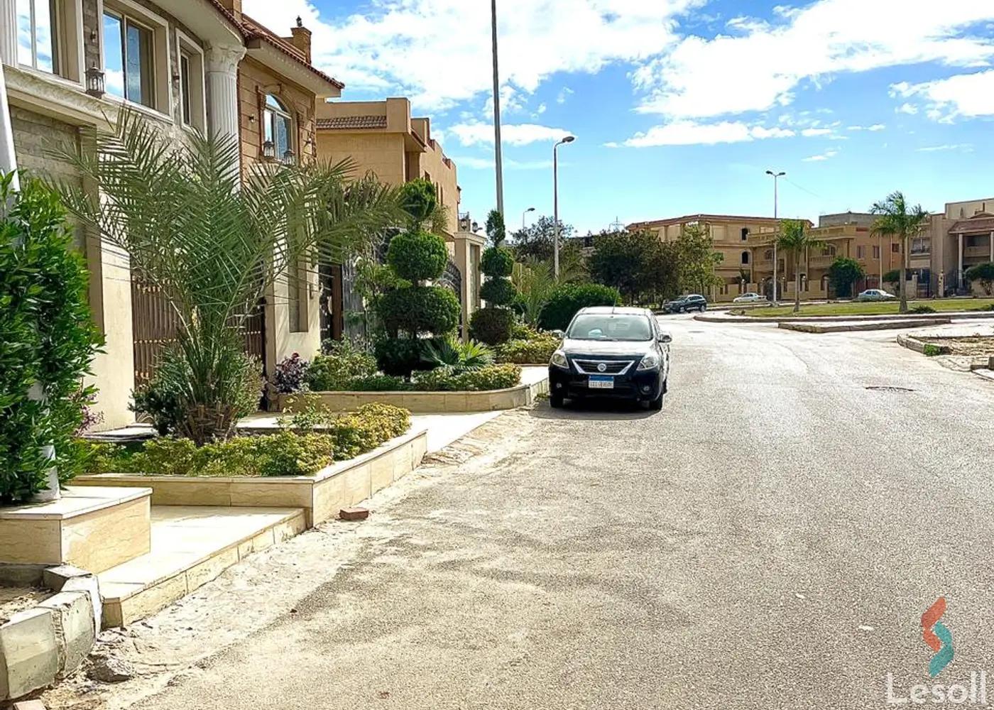 Apartment with garden for sale with an data.area 235 meters and 4 data.rooms in Cheikh Zayed Giza - Image 3