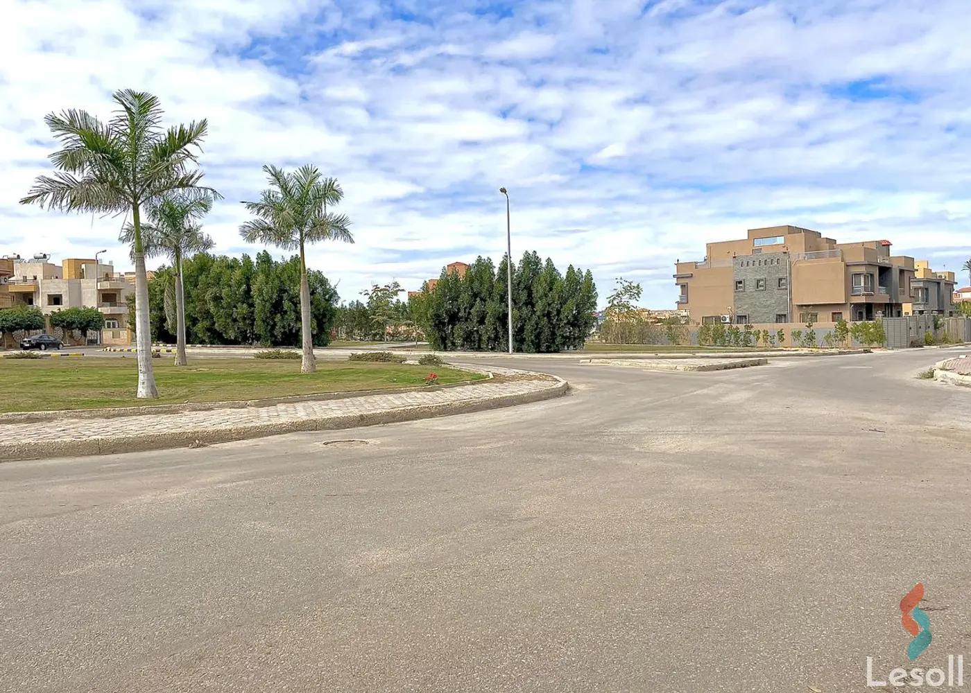 Apartment with garden for sale with an data.area 235 meters and 4 data.rooms in Cheikh Zayed Giza - All Images