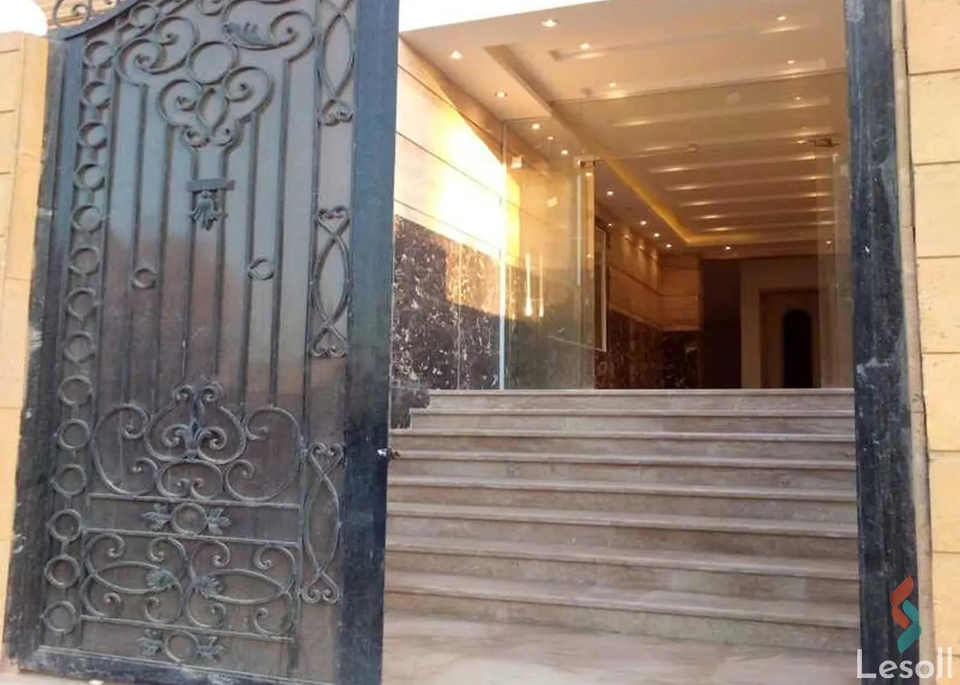 Apartment for sale with an data.area 240 meters and 3 data.rooms in Cheikh Zayed Giza - Image 2