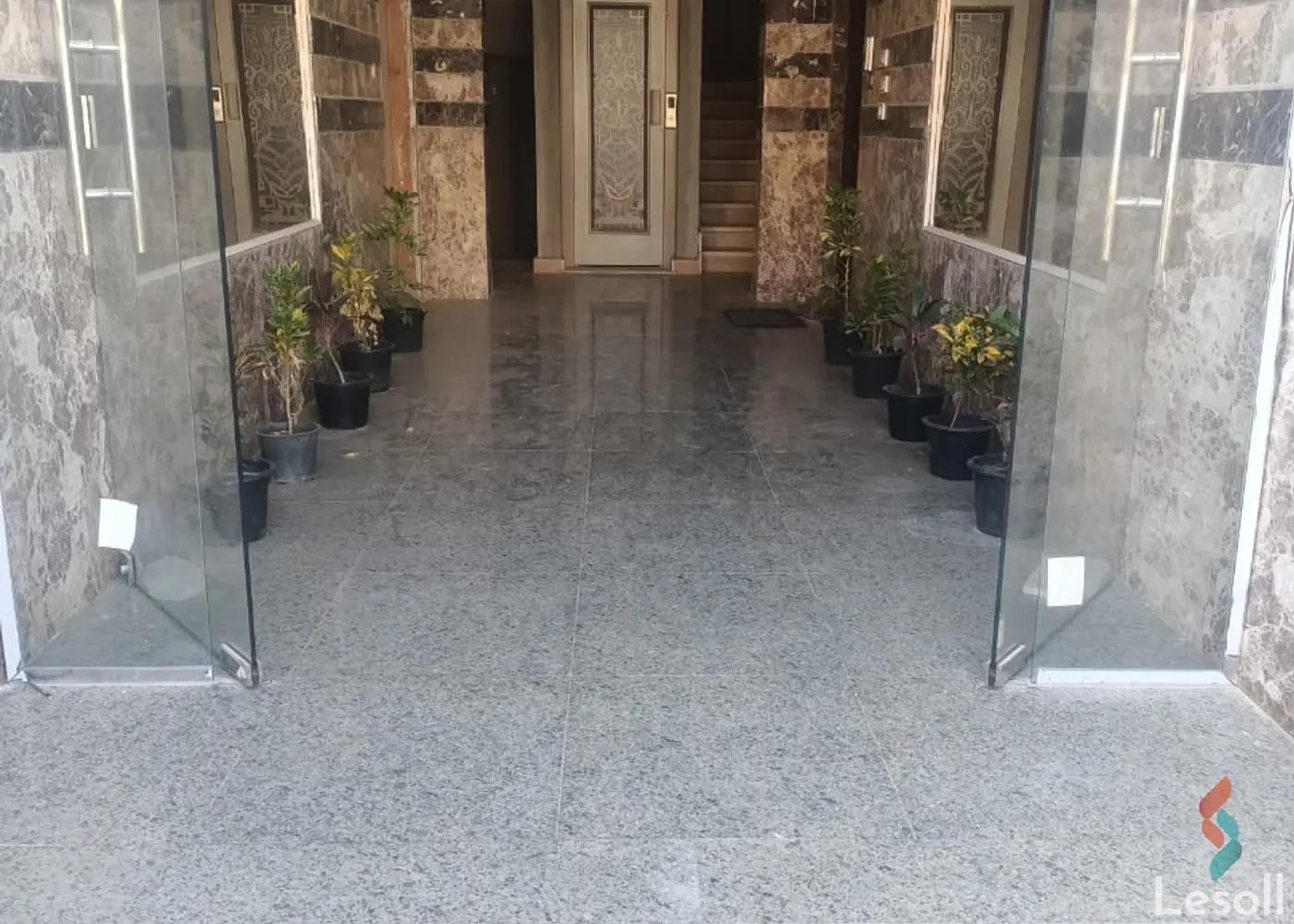 Apartment for sale with an data.area 240 meters and 4 data.rooms in Cheikh Zayed Giza - Image 4