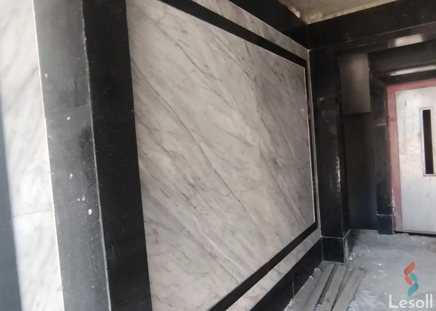 شقة بحديقة للبيع بمساحة 170 متر و غرفتان في التجمع الخامس القاهرة - صورة 4