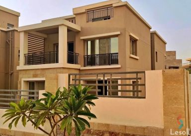 فيلا للبيع بمساحة 240 متر و 4 غرف في التجمع الاول القاهرة