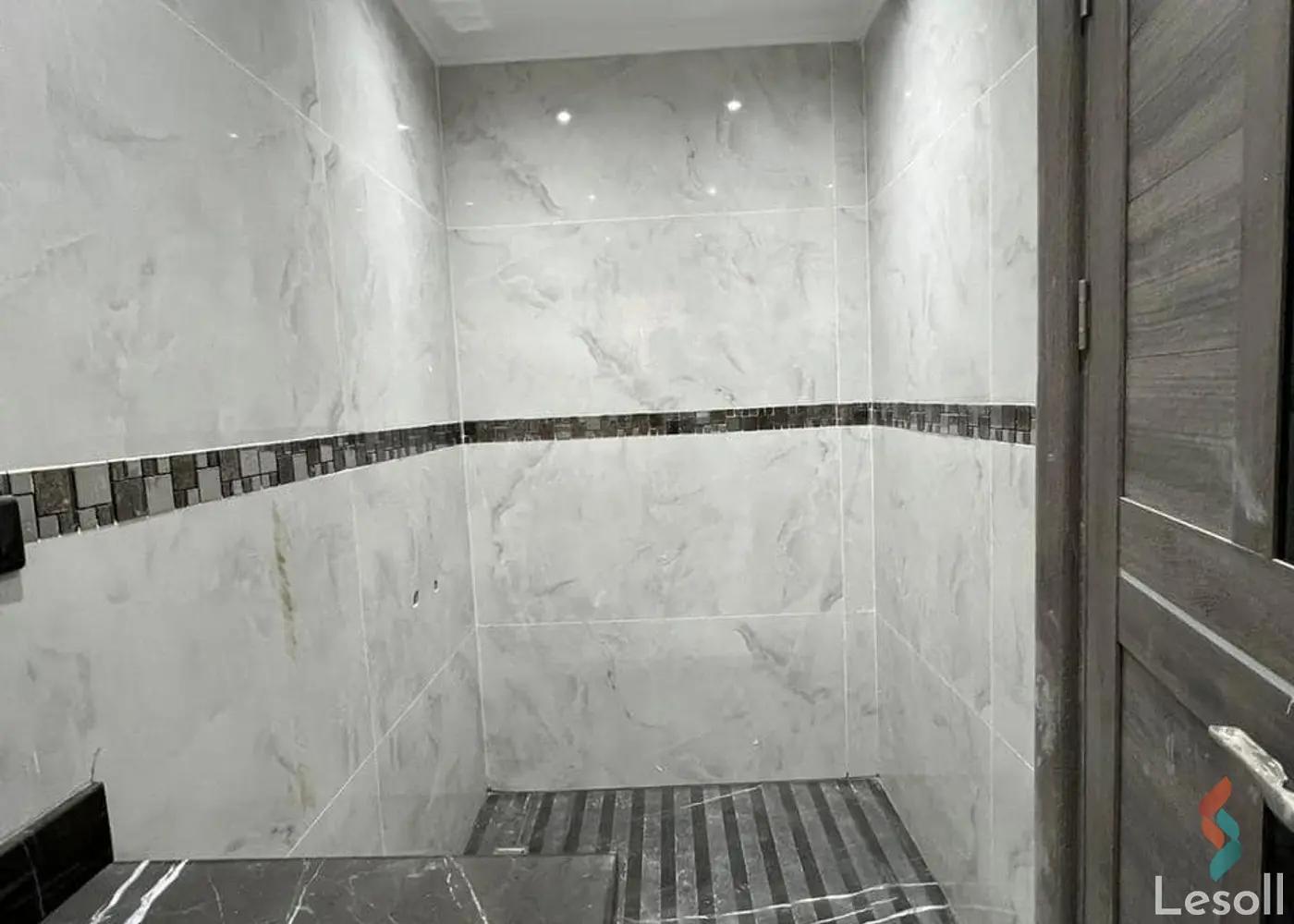 شقة للبيع بمساحة 150 متر و 3 غرف في التجمع الخامس القاهرة - صورة 2