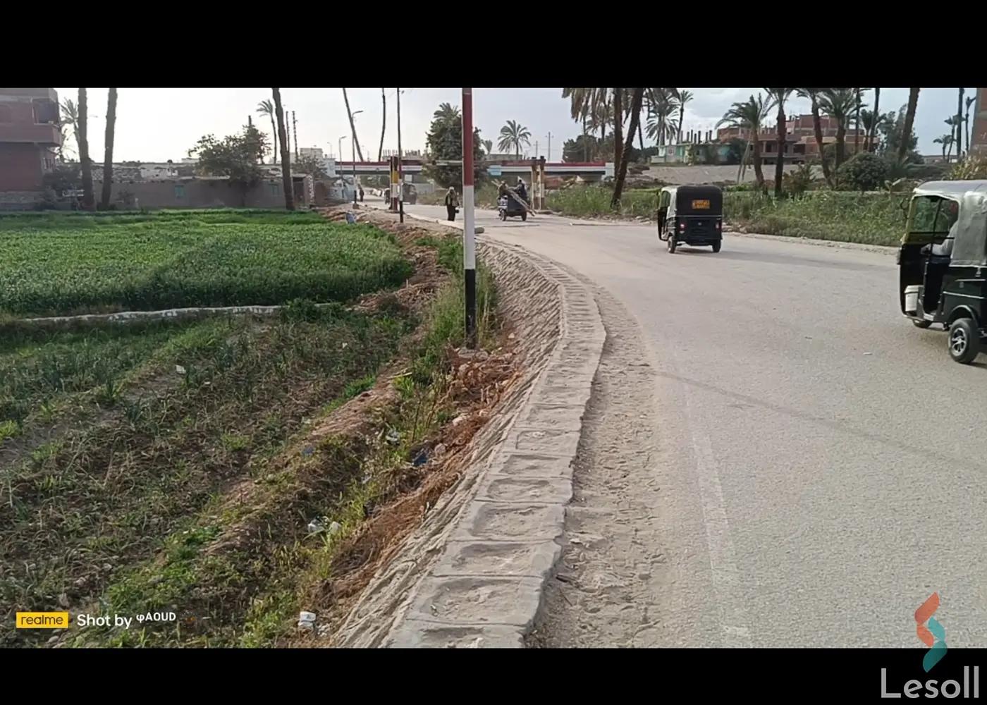 Land building for sale with an area of 525 meters in Abu Tig Assiut - Image 2