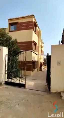 فيلا للبيع بكمبوند هاي تاون بالشروق مساحة الارض 240م