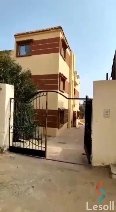 فيلا للبيع بمساحة 240 متر و 4 غرف في مدينة الشروق القاهرة