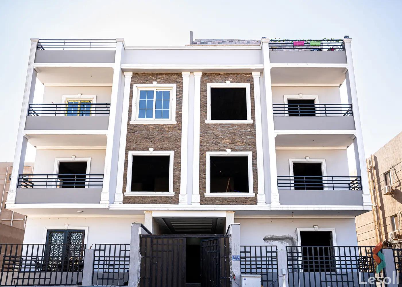 Apartment for sale with an data.area 190 meters and 3 data.rooms in Cheikh Zayed Giza - Image 2