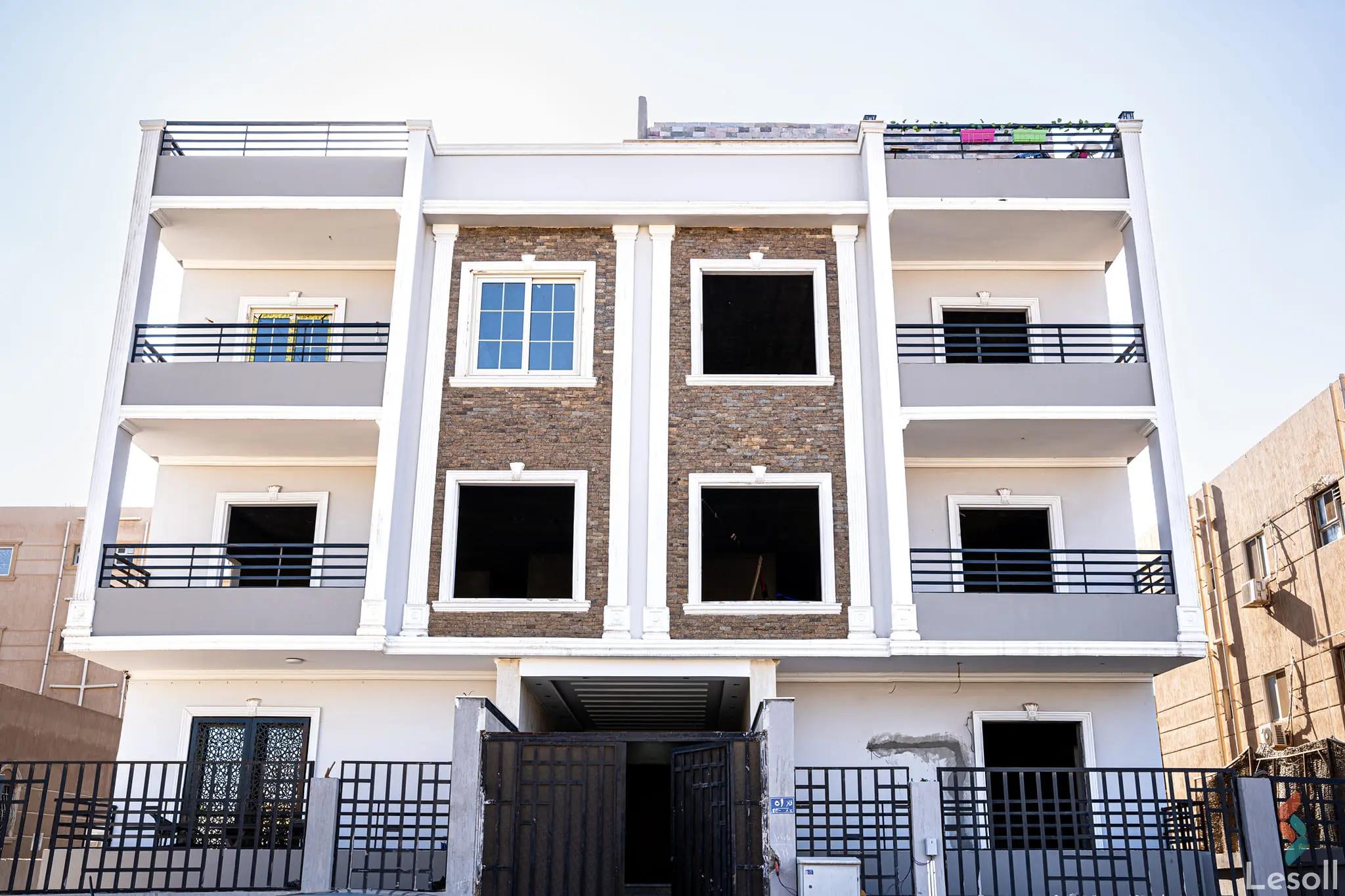 Apartment for sale with an data.area 250 meters and 4 data.rooms in Cheikh Zayed Giza - Image 3