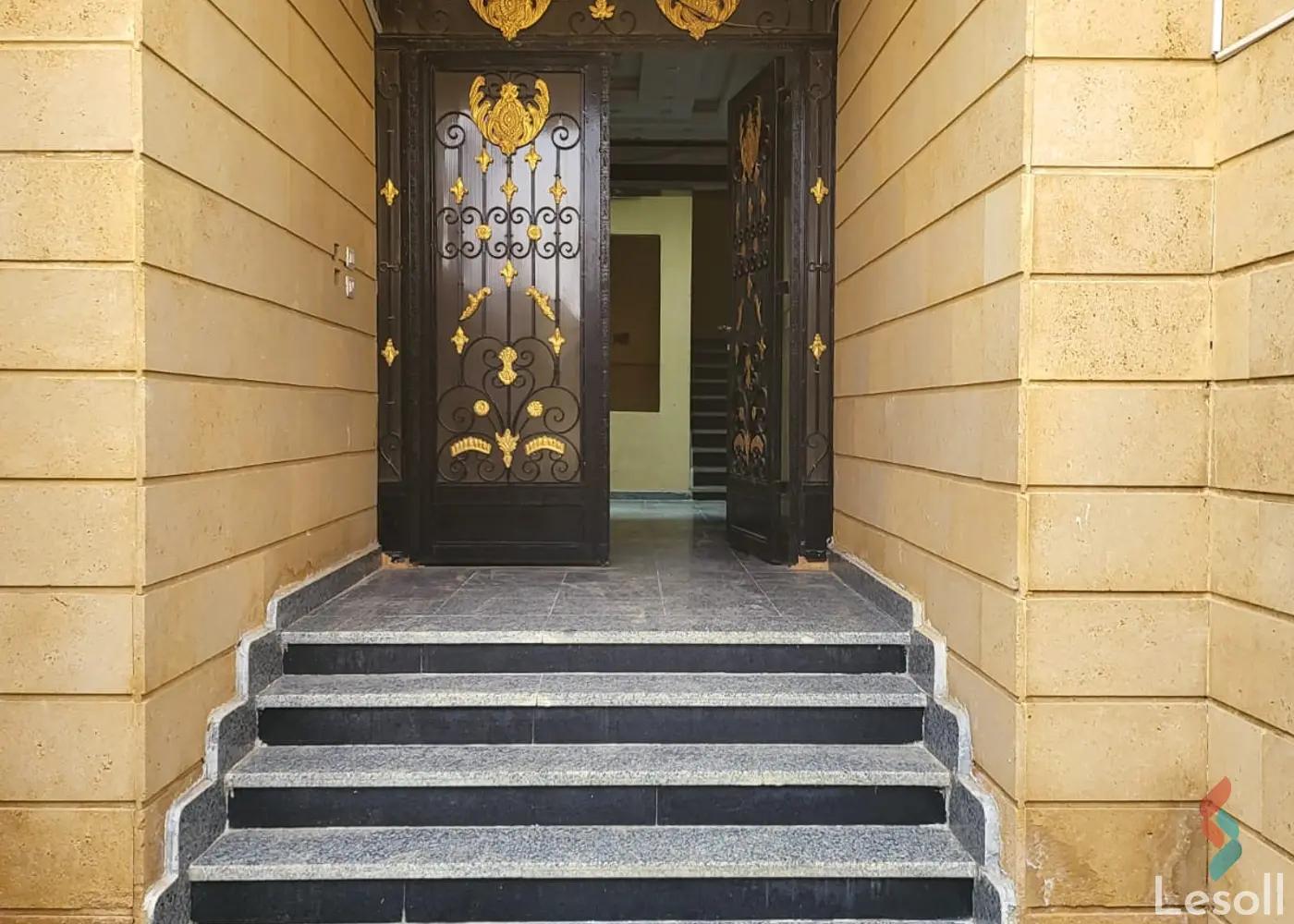 شقة بحديقة للبيع بمساحة 160 متر و 3 غرف في التجمع الخامس القاهرة - صورة 2