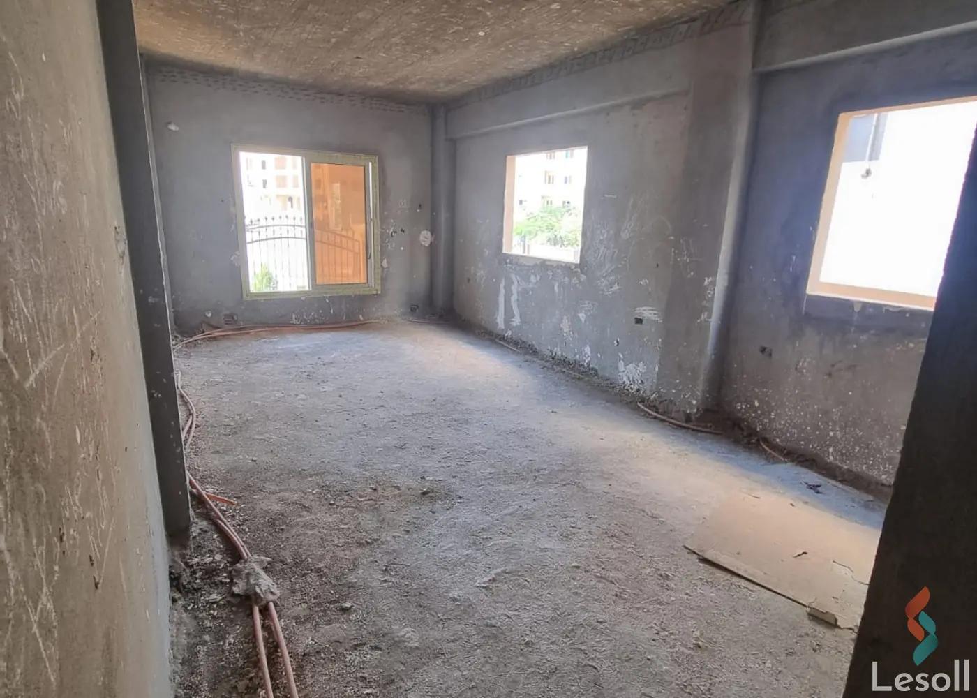 شقة بحديقة للبيع بمساحة 250 متر و 3 غرف في التجمع الاول القاهرة