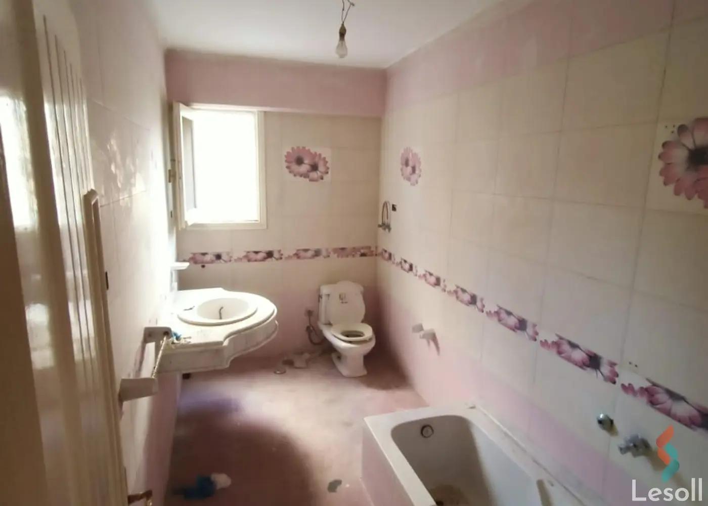 Building for sale with an data.area 265 meters and 2 room in Agamy Alexandria - Image 3