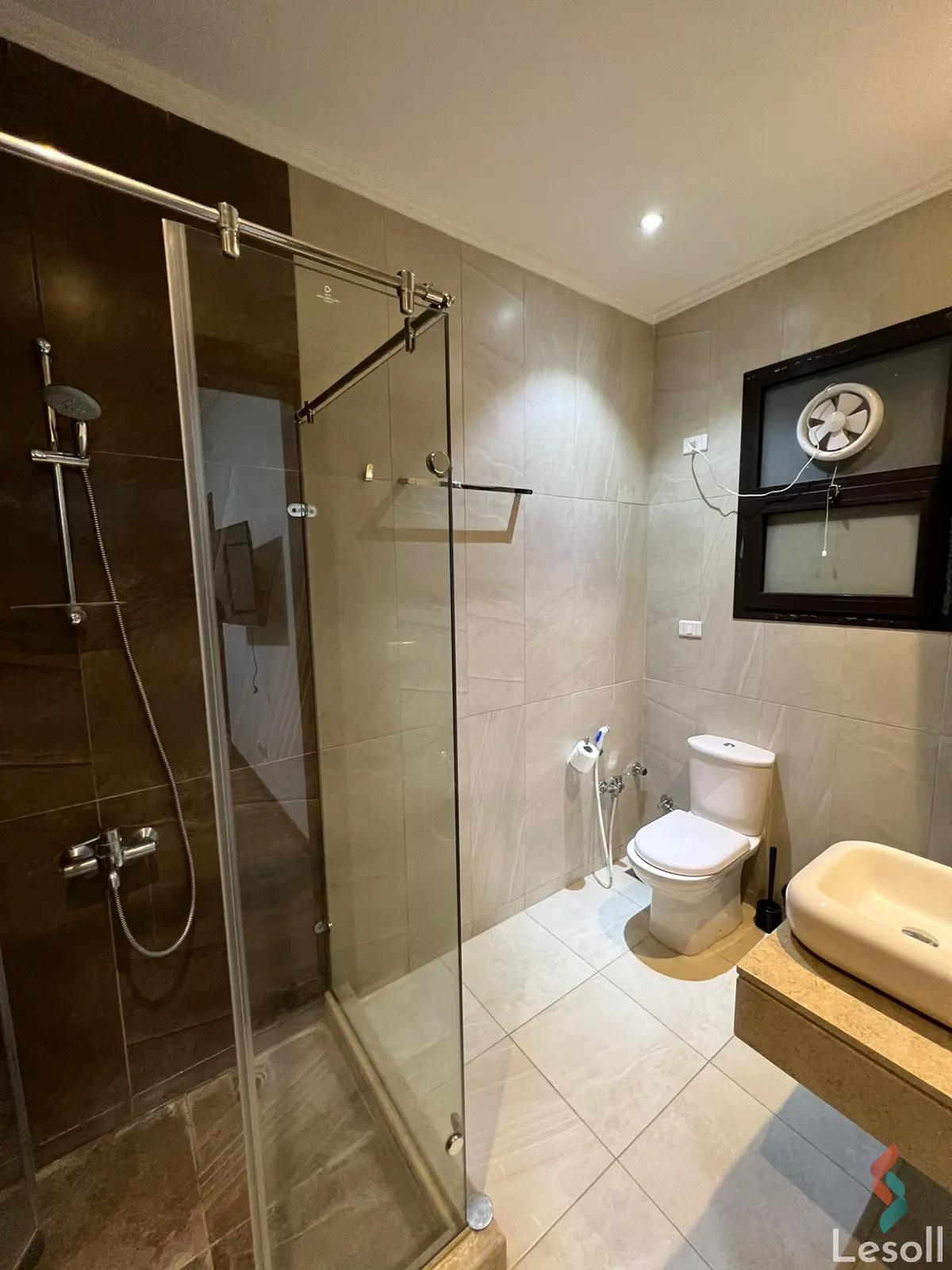 شقة للبيع بمساحة 335 متر و 5 غرف في التجمع الخامس القاهرة - صورة 4