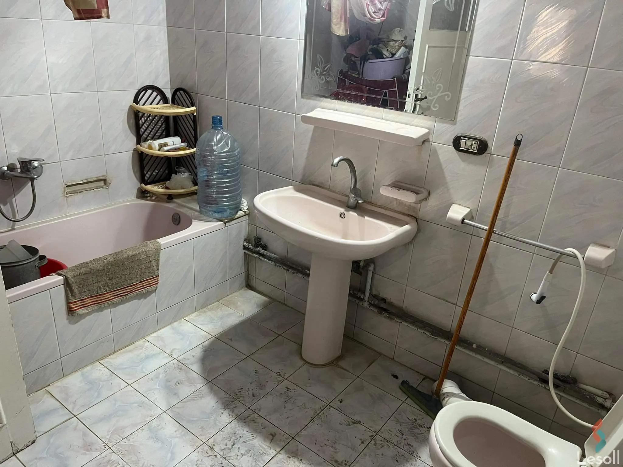 شقة للبيع بمساحة 200 متر و 3 غرف في المقطم القاهرة - صورة 2