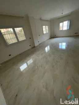 شقة ١٨٥ م ٣ نوم و٢ حمام رسبشن ٣ ق و٢ ترأس ارضي مرتفع في التجمع التالت القاهرة