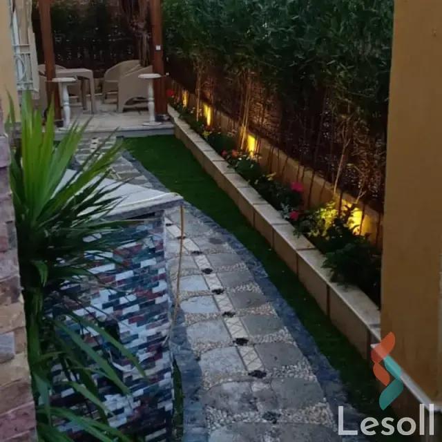 شقة بحديقة للايجار الشهري بمساحة 175 متر و 4 غرف في الشيخ زايد الجيزة