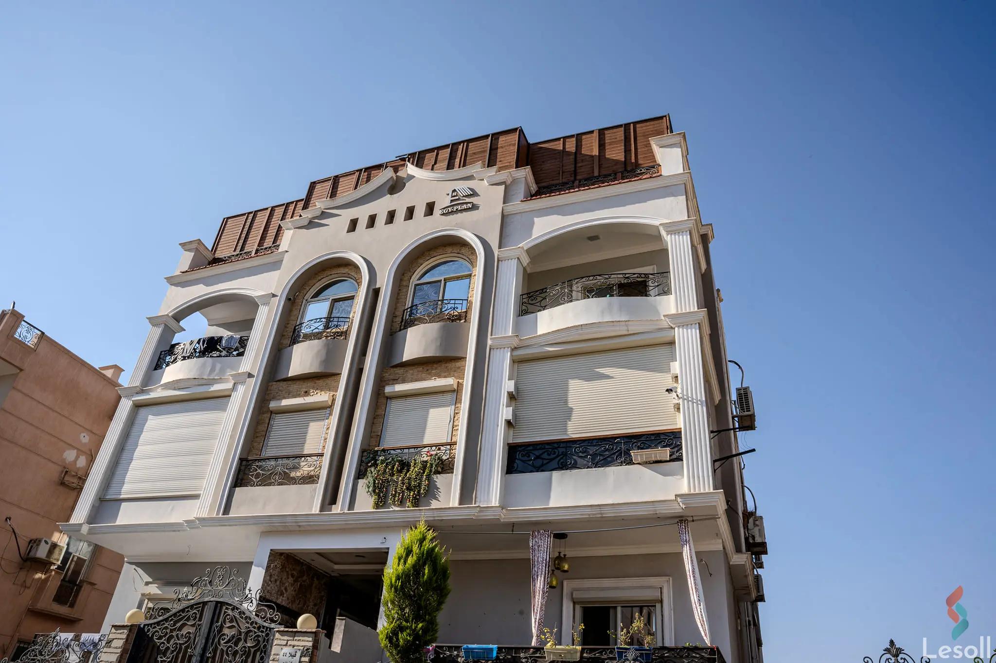 Apartment for sale with an data.area 240 meters and 4 data.rooms in Cheikh Zayed Giza - Image 2