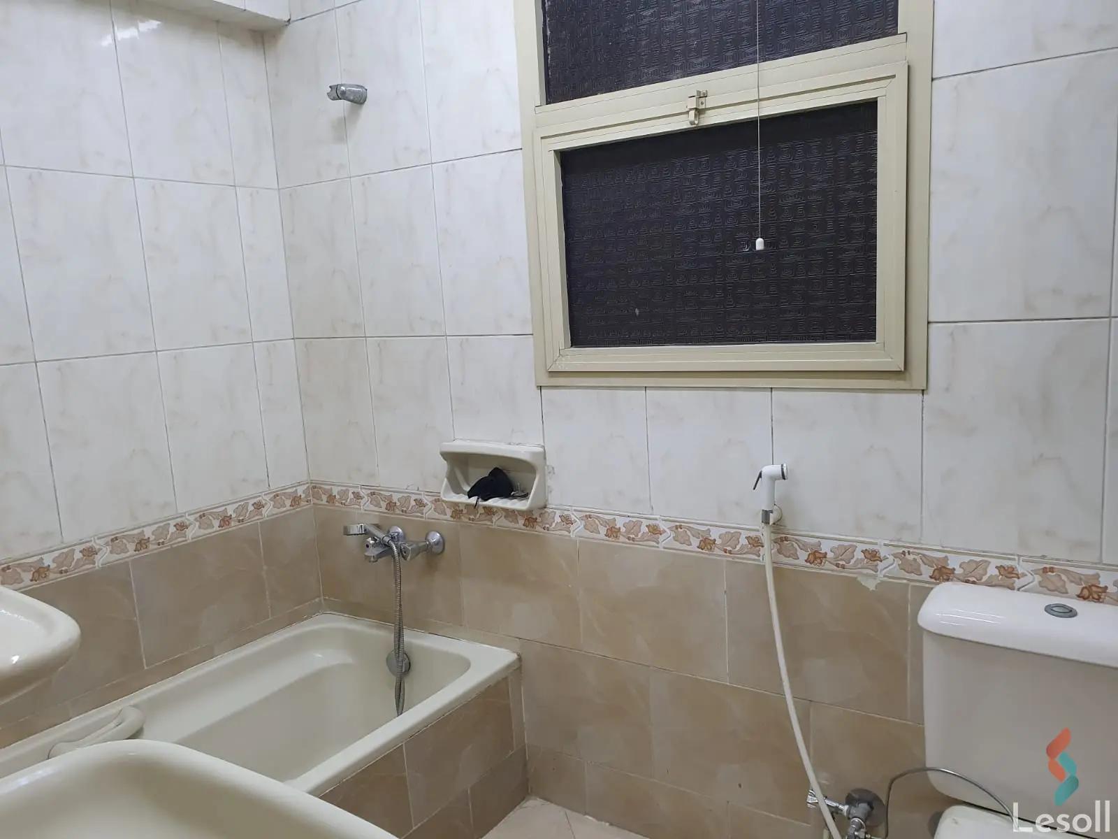 شقة للبيع بمساحة 200 متر و 3 غرف في الدقى الجيزة - صورة 2