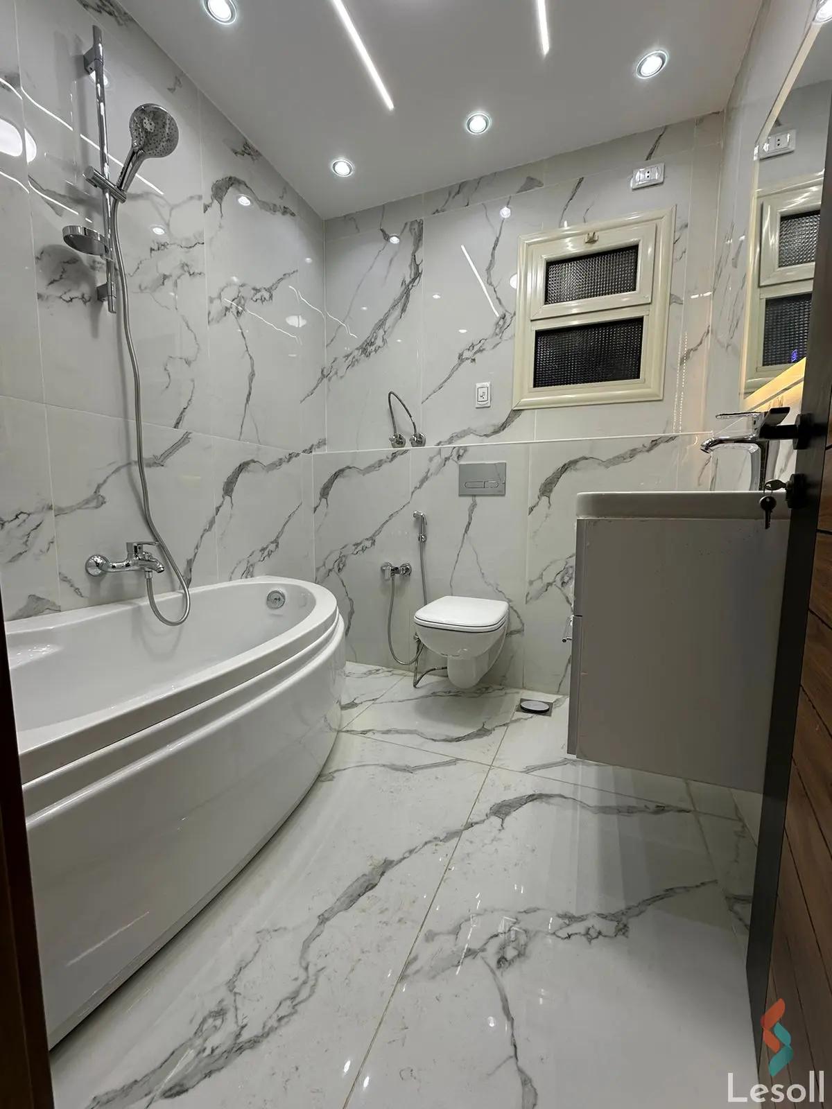 شقة للبيع بمساحة 195 متر و 4 غرف في الدقى الجيزة - كل الصور