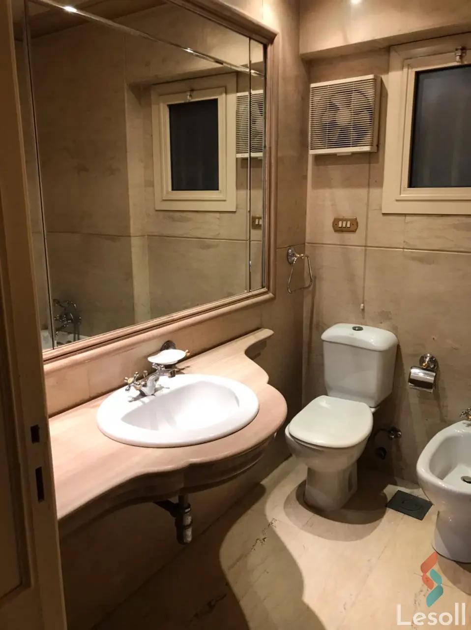 شقة للبيع بمساحة 246 متر و 3 غرف في الدقى الجيزة - كل الصور