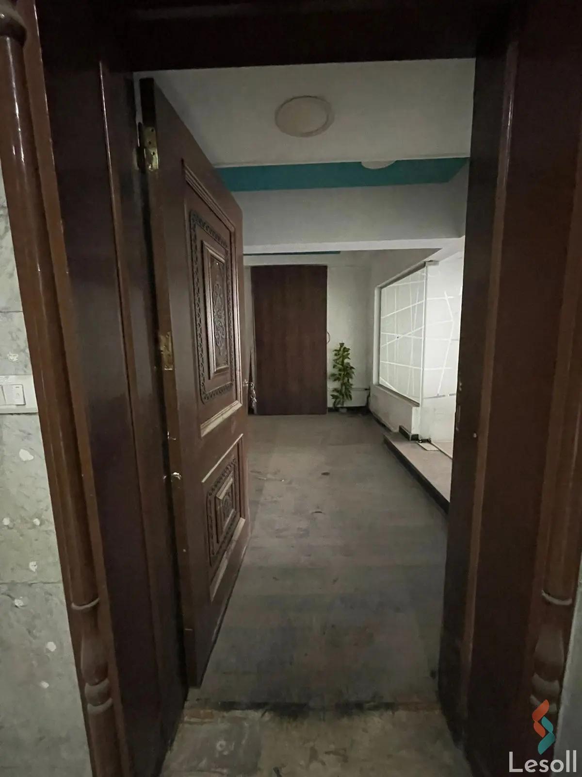 شقة للبيع بمساحة 250 متر و 5 غرف في المهندسين الجيزة - صورة 2