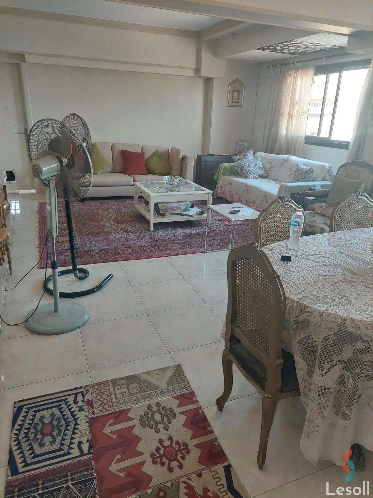 شقة للبيع بمساحة 230 متر و 4 غرف في المهندسين الجيزة - كل الصور