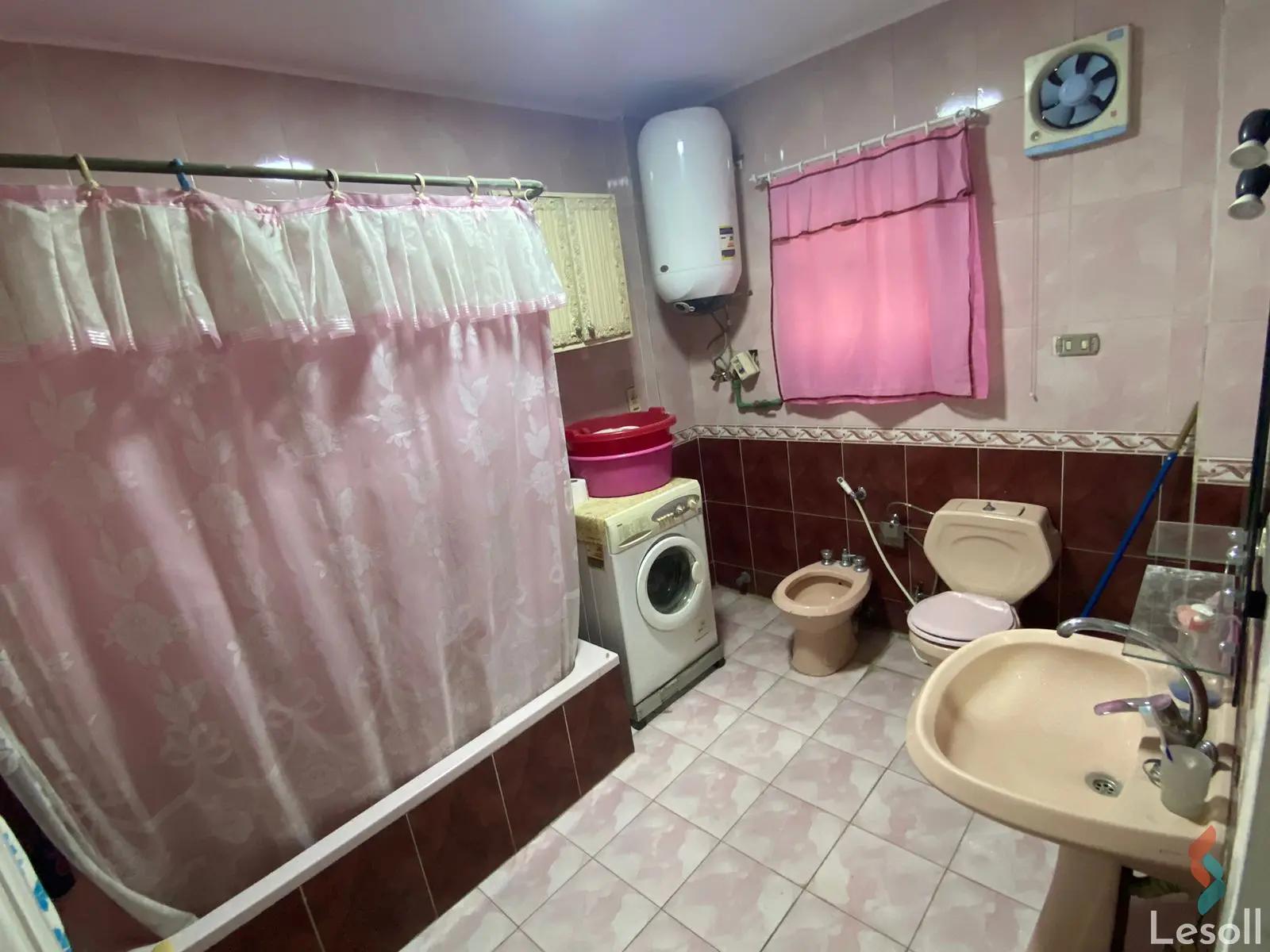 شقة للبيع بمساحة 240 متر و 3 غرف في المهندسين الجيزة - صورة 3