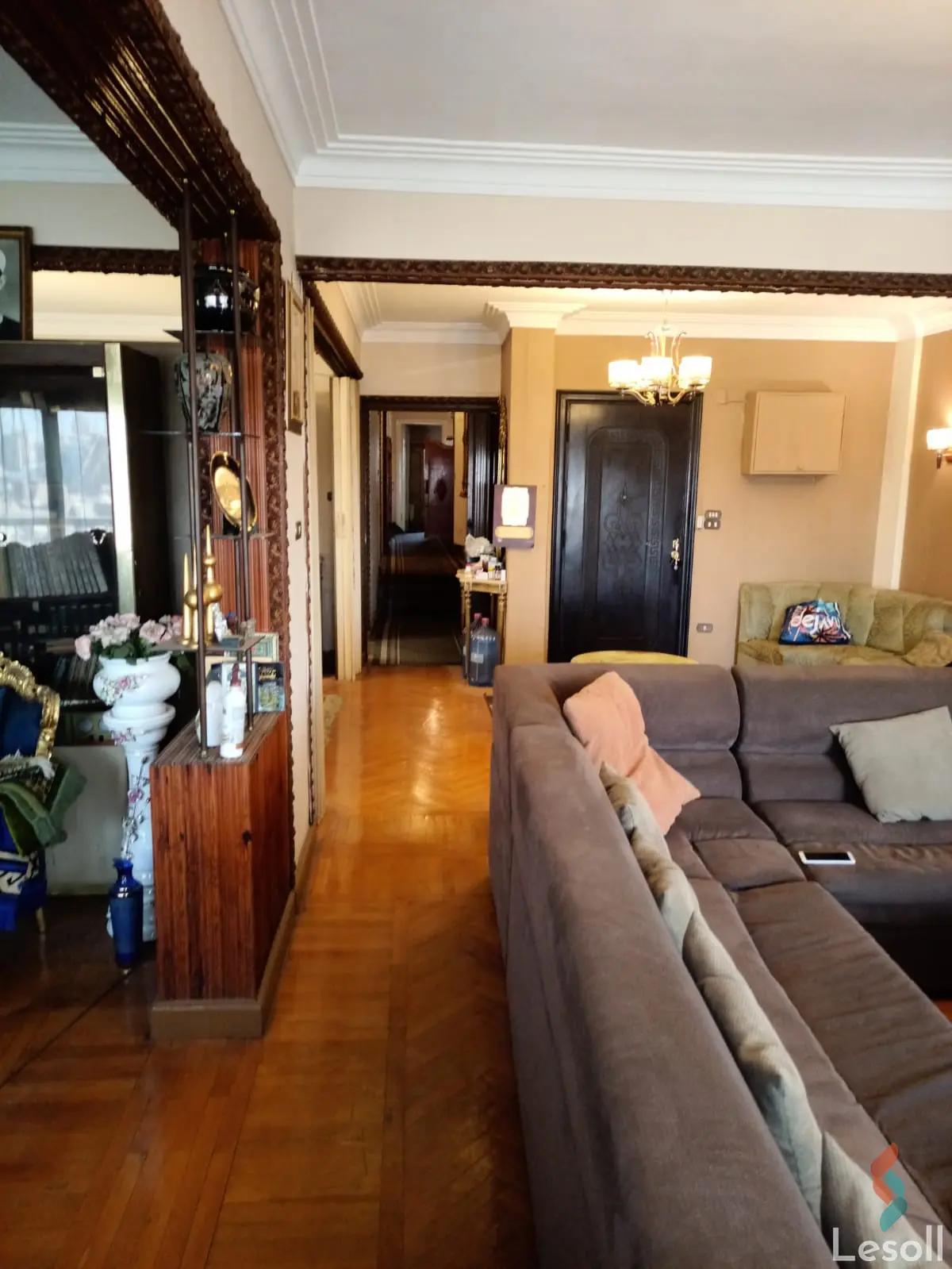 شقة للبيع بمساحة 240 متر و 3 غرف في المهندسين الجيزة - صورة 2