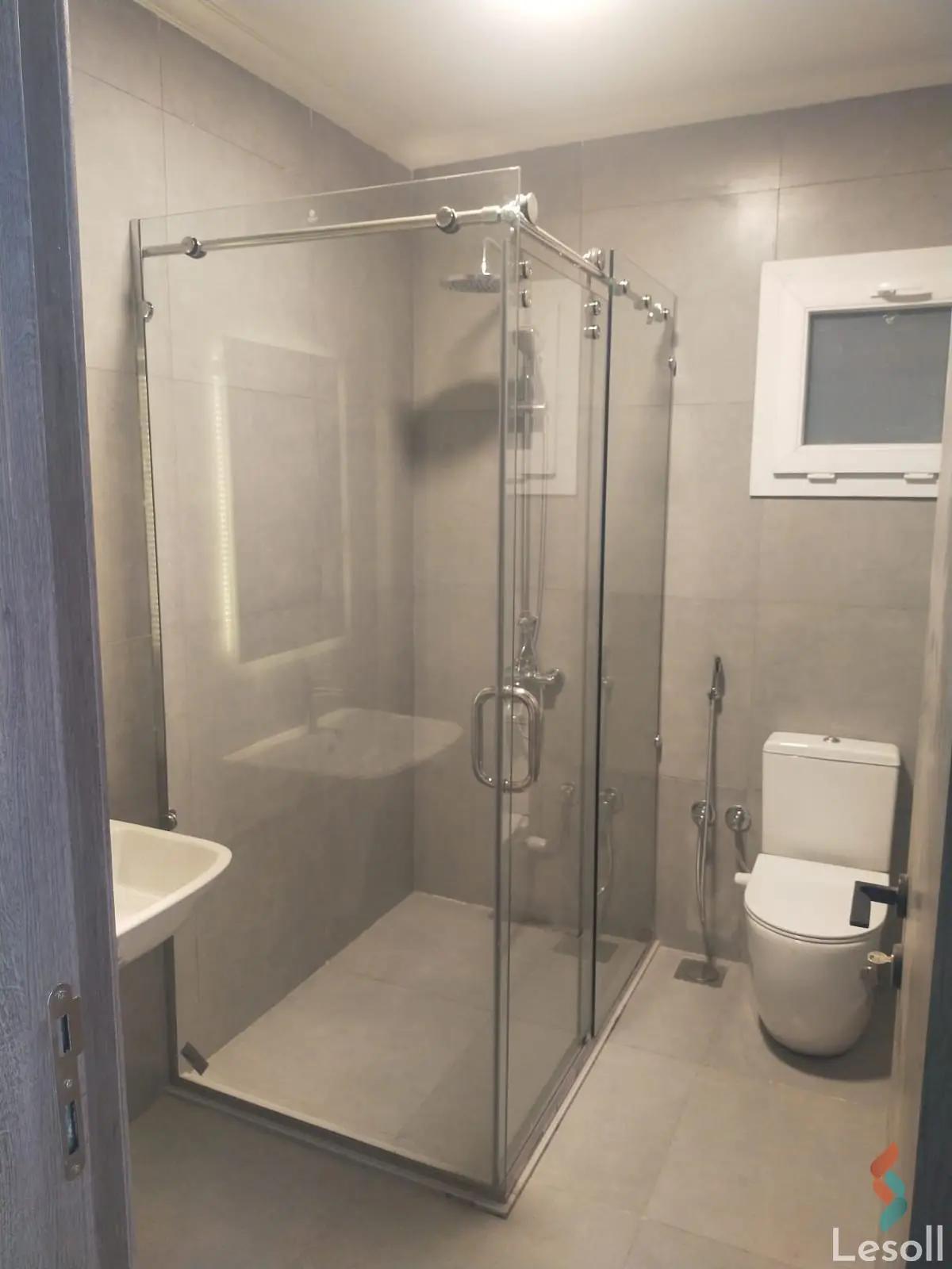 شقة بحديقة للايجار الشهري بمساحة 140 متر و غرفتان في الشيخ زايد الجيزة