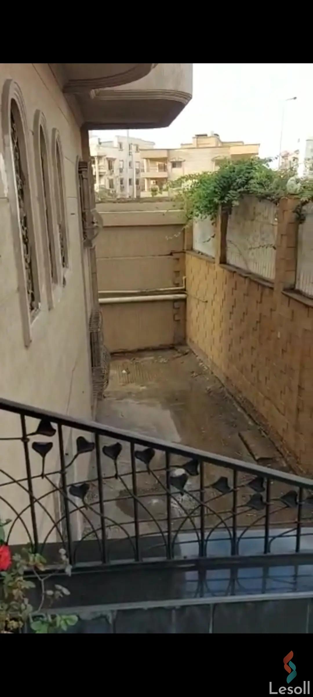 Villa for sale with an data.area 300 meters and 5 data.rooms in Rehab Cairo