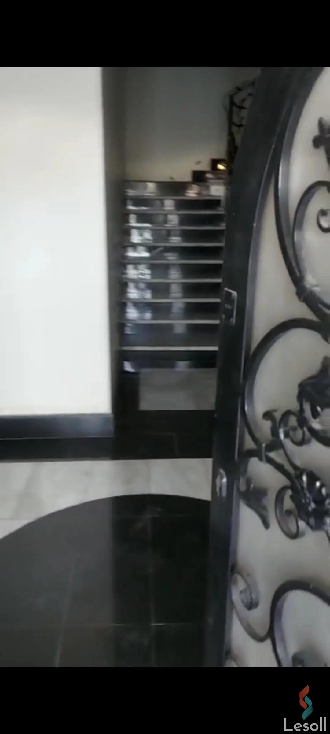 Villa for sale with an data.area 300 meters and 5 data.rooms in Rehab Cairo