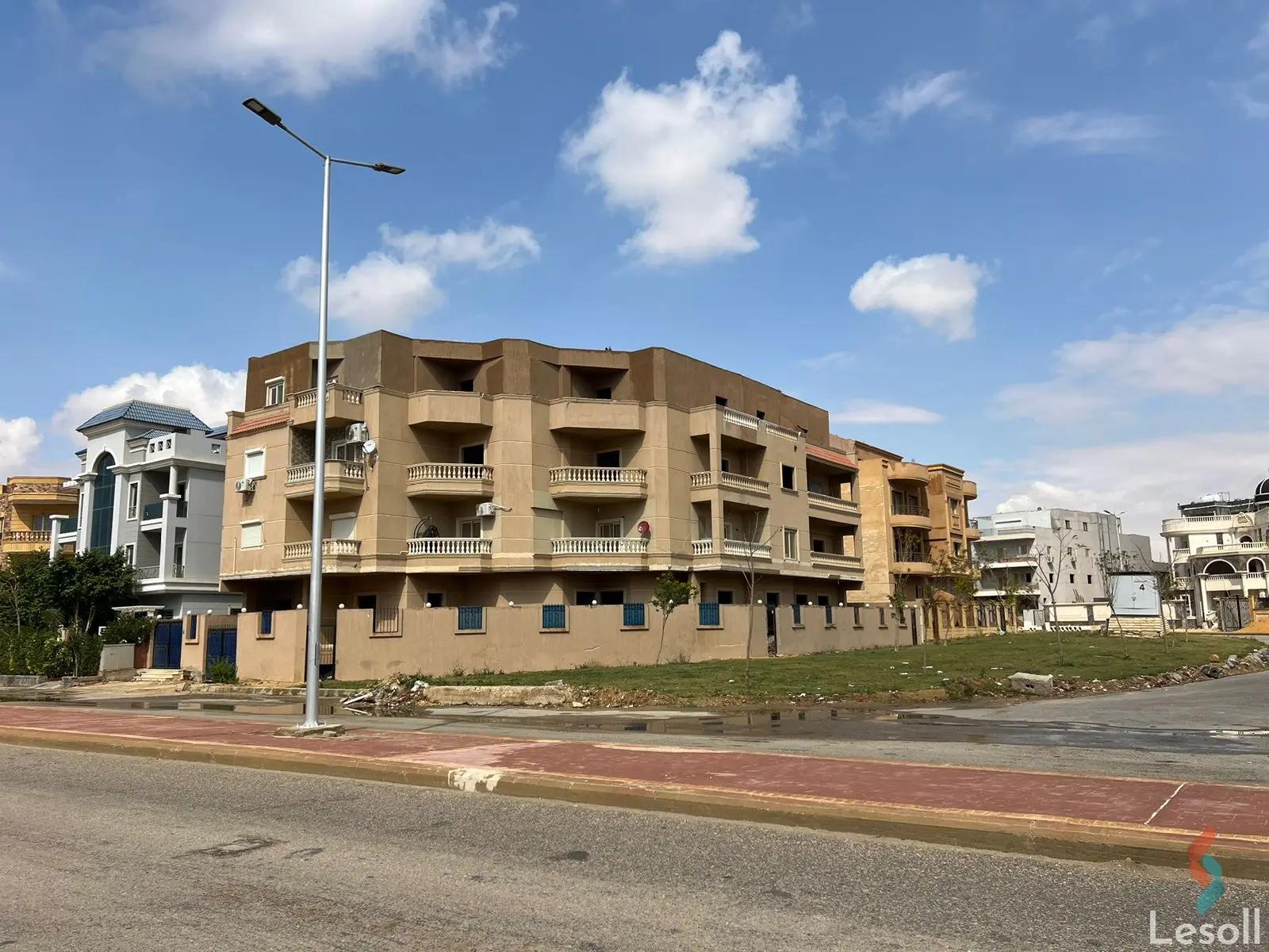 شقة للبيع بمساحة 220 متر و 3 غرف في مدينة الشروق القاهرة - صورة 2