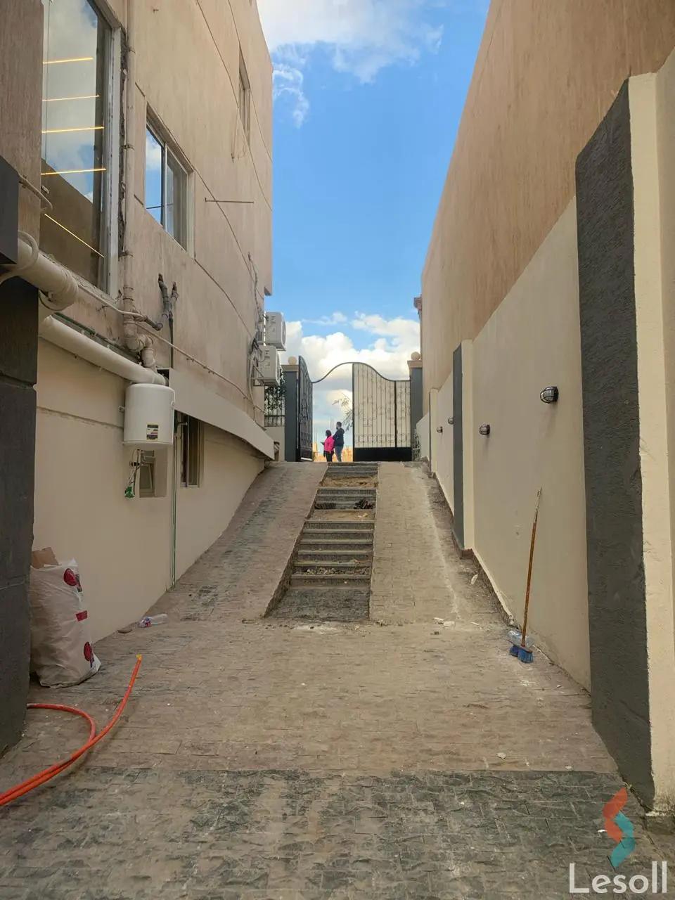 Duplex for sale with an data.area 350 meters and 5 data.rooms in Cheikh Zayed Giza