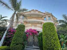 قصر فاخر للبيع في الحي التاسع بمدينة الشروق